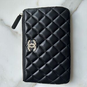Chanel pearl detailed pouch
